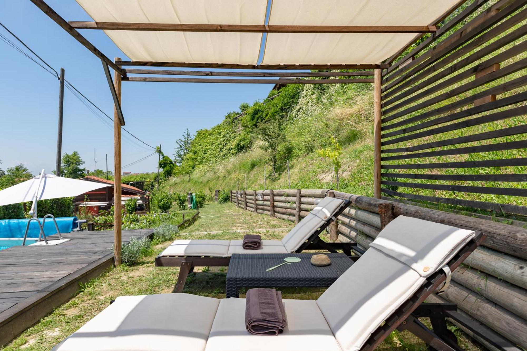 La Tana Dello Scoiattolo - Adults Only Bed & Breakfast Murazzano  Exterior photo